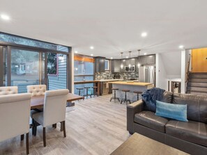 Open concept kitchen, living and dining area - Telluride Lodge 322 - Telluride Paradise (Telluride)