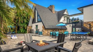 Outdoor dining - 3 beds/2.5 bath, A-Frame Palm Tree & Alpaca & Llama Farm (Palm Beach Gardens)