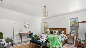 Room - 3 beds/2.5 bath, A-Frame Palm Tree & Alpaca & Llama Farm (Palm Beach Gardens)
