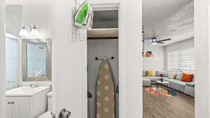 Huoneisto, 2 makuuhuonetta, näköala puutarhaan | Kylpyhuone