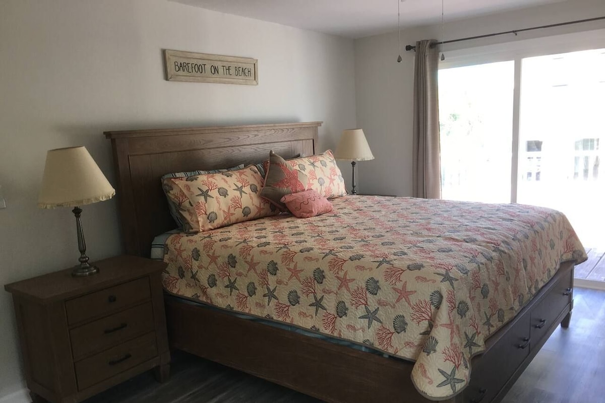 Apartamento, sacada | Cortinas blackout, ferros/tábuas de passar roupa, Wi-Fi de cortesia