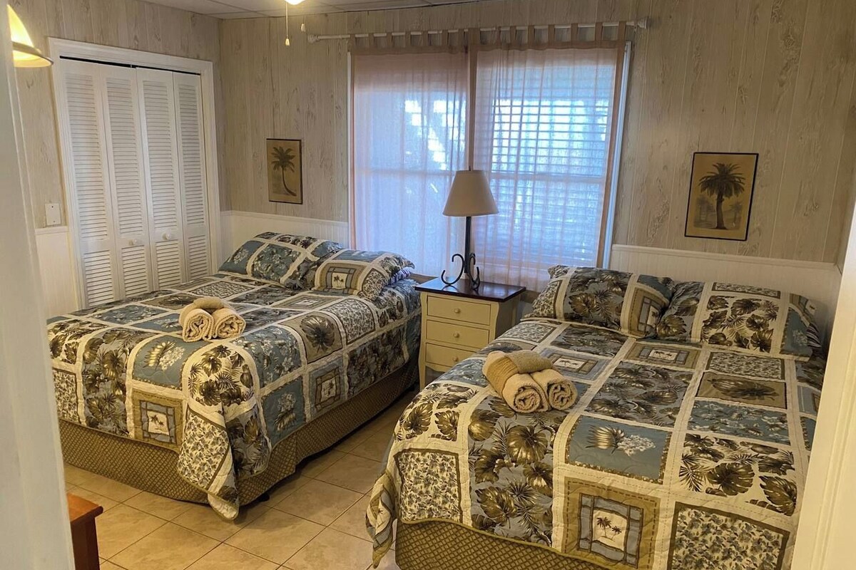 Apartamento, varanda, vista para o oceano | Cortinas blackout, ferros/tábuas de passar roupa, Wi-Fi de cortesia