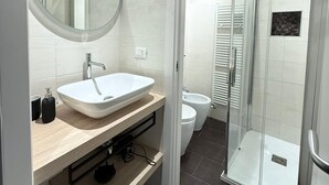 Bathroom - Vrbo Property (Valenza)