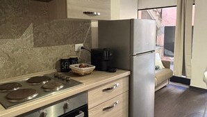 Private kitchen - Vrbo Property (Valenza)