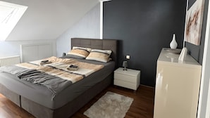 Room - Apartment at the Maindreieck in a Quiet Area of Marktbreit, Up to 5 Guests, Parking, Wi-Fi (Marktbreit)