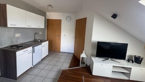 Private kitchen - Apartment at the Maindreieck in a Quiet Area of Marktbreit, Up to 5 Guests, Parking, Wi-Fi (Marktbreit)