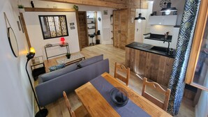 Living area - Vrbo Property (Chambéry)
