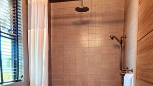 Bathroom - Boutique Treetop Room at Jackson Market (Culver City)