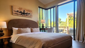 Room - Boutique Treetop Room at Jackson Market (Culver City)