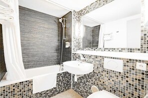 Bathroom - URBAN HOUSE (Roubaix)