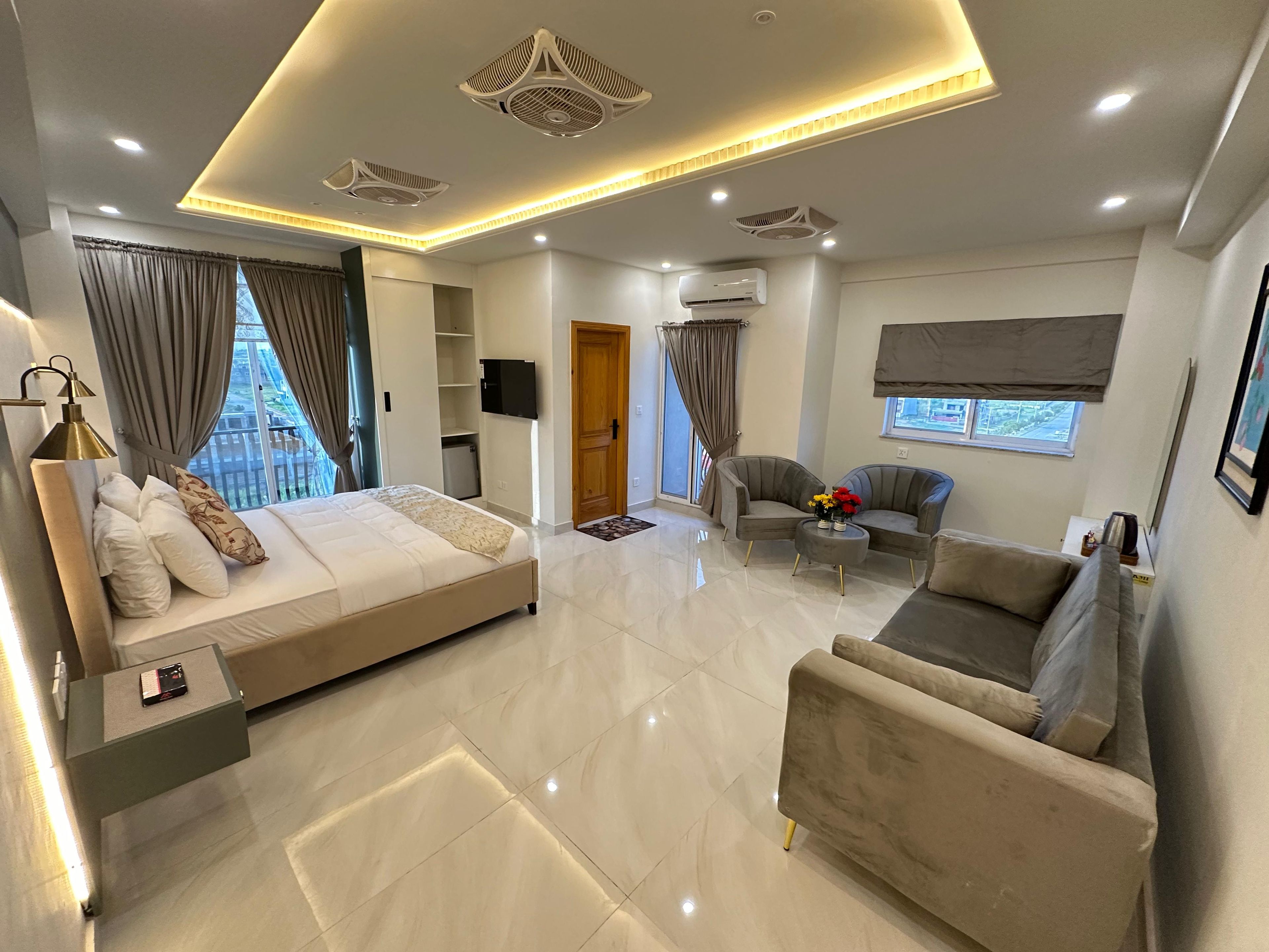 Deluxe Double or Twin Room, Balcony, City View | Bathroom | Shower, hair dryer, towels, soap