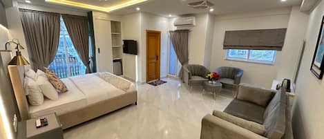 Deluxe Double or Twin Room, Balcony, City View | Bathroom | Shower, hair dryer, towels, soap
