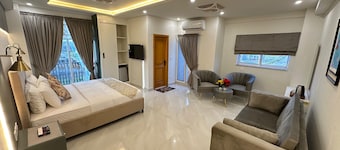 Redline Premier Hotel