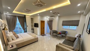 Desk, laptop workspace, free WiFi - Redline Premier Hotel (Islamabad)