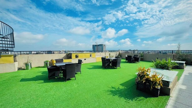 Outdoor dining - Redline Premier Hotel (Islamabad)