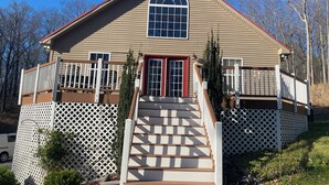 Exterior - Lake Living at it’s Best (Dover)