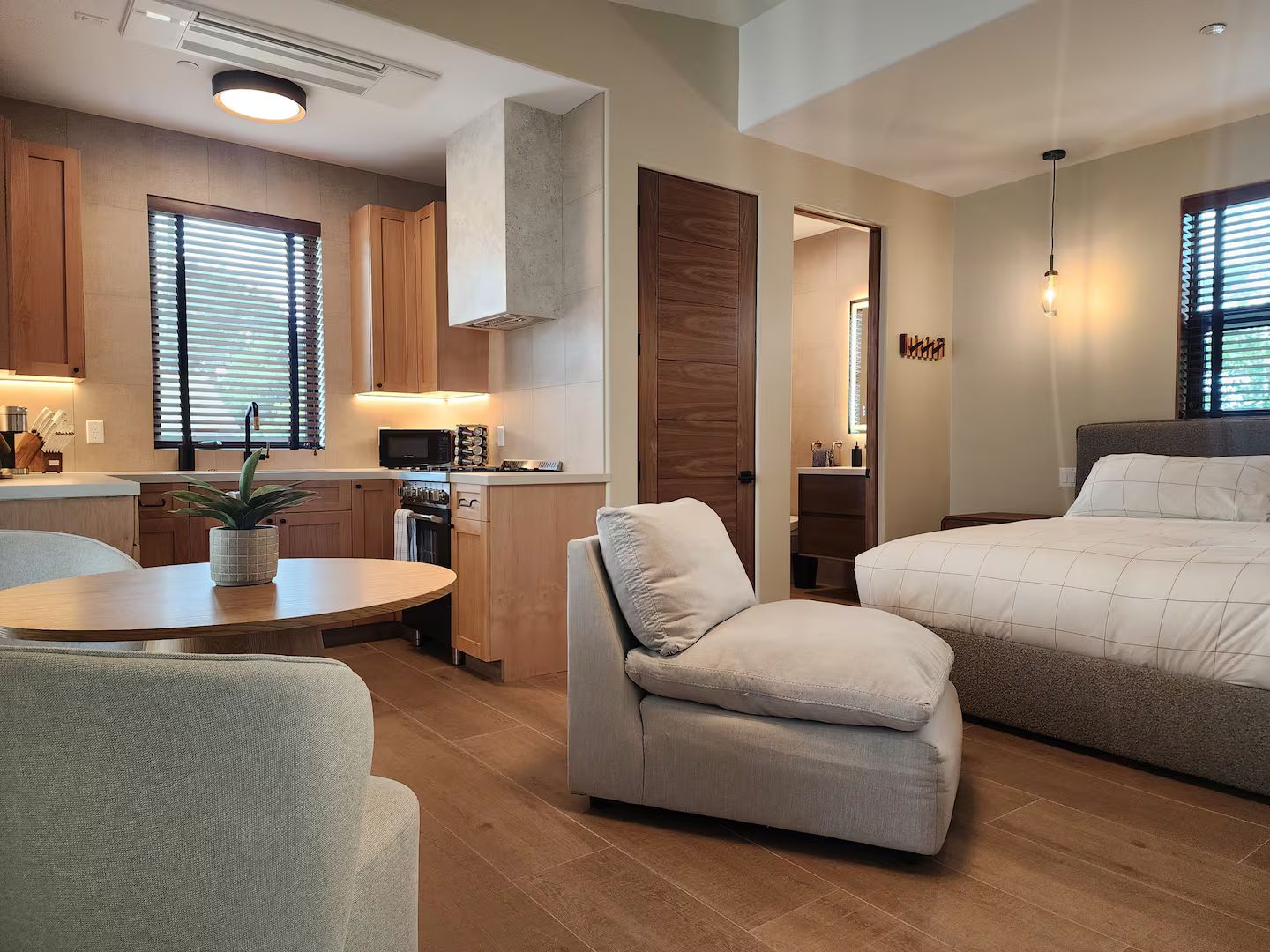 1 bedroom, iron/ironing board, WiFi (free), bed sheets