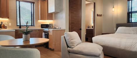 1 bedroom, iron/ironing board, WiFi (free), bed sheets