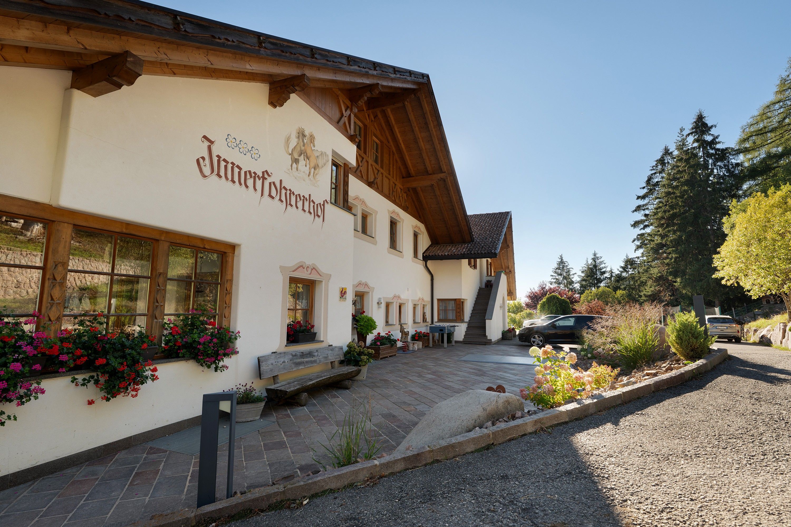 Un bâtiment traditionnel sur lequel on peut lire l’inscription « Innermohrhof ».