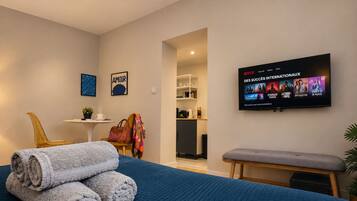 Iron/ironing board, WiFi, bed sheets