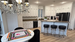 Dining - Gorgeous Lakefront 5 bedroom with Stunning Views (Rogers)