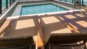 Ảnh chưa phân loại, 2 trong số 23 ảnh, nút