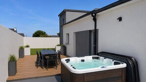 Unclassified image, 5 of 29, button - Large family villa for 17 people with a heated pool and hot tub, 7 bedrooms (Quessoy)