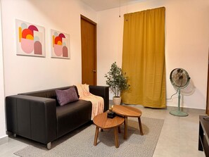 Living area - Best Food & Beach Scene—Minus the Noise - 2R (San Juan)