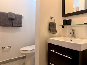 Bathroom - Best Food & Beach Scene—Minus the Noise - 2R (San Juan)