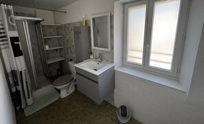 Bathroom - Vrbo Property (Mazamet)