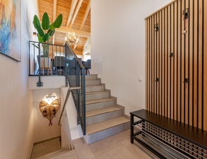 A staircase with a modern design, a wooden wall panel, and a plant. - Chalet Right Next to the ski Area (Sankt Lambrecht)