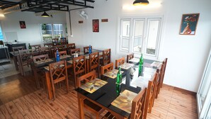 Dining - Vaga Dreams (Vagamon)