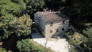 Exterior - Casale Antorrita Farmhouse, premium rooms, a/c, ensuite, infinity pool (Umbria)