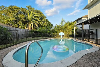 Family Retreat - Private Pool  - 4BR