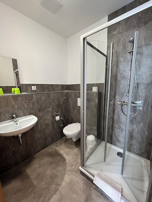 Bathroom - Hotel Zur Henne (Suhl)