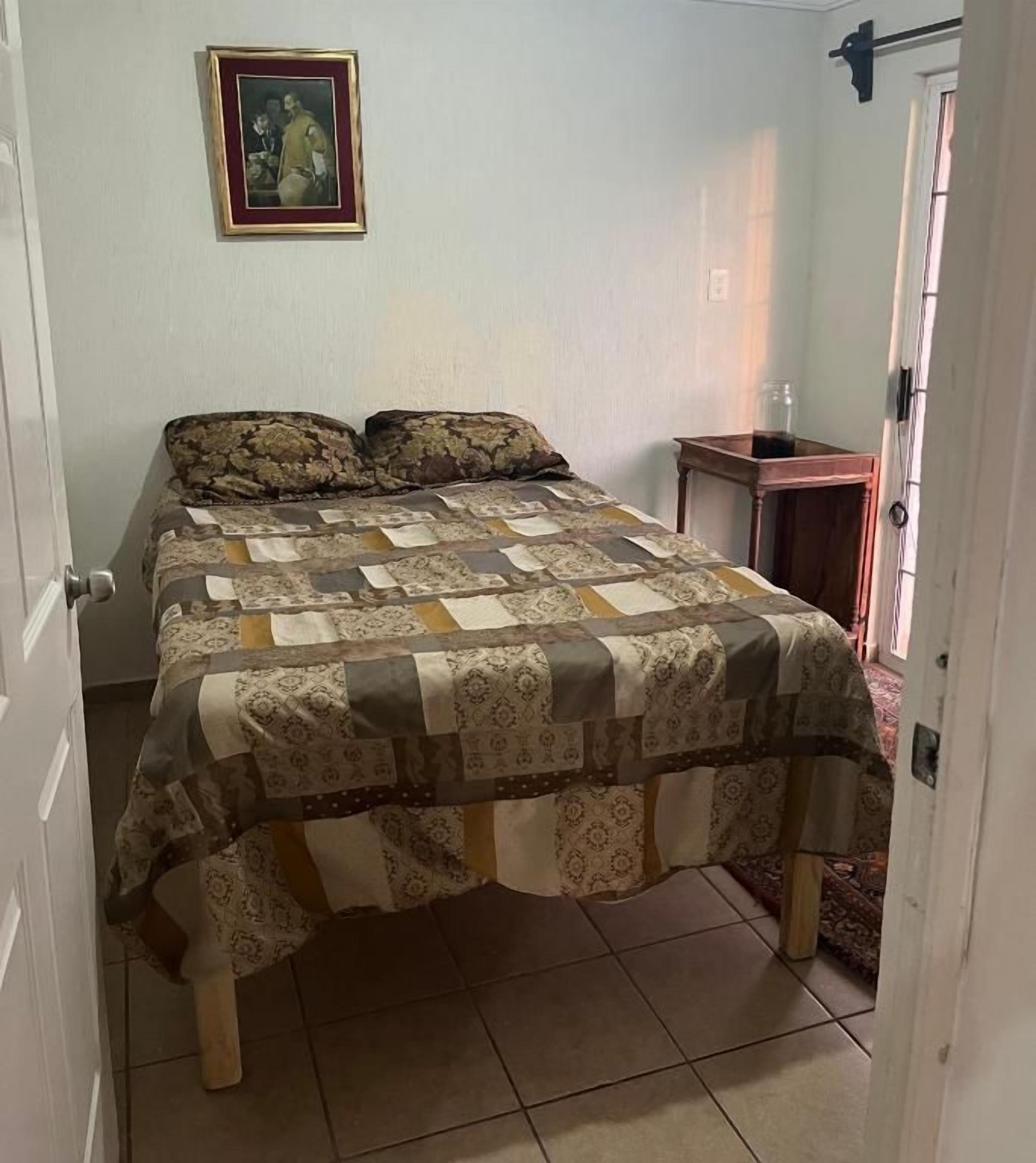 Cortinas blackout, tabla de planchar con plancha y wifi gratis 