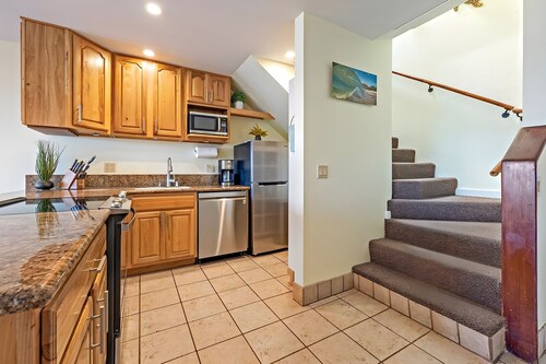 Kahana, Kahana Sunset, Spacious 4 BR, Beachfront, Sleeps 12