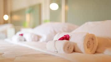 Deluxe Double Room, Garden View | Pillowtop beds, minibar, WiFi (free), bed sheets