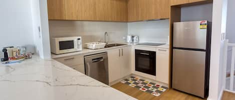 Coffee/tea maker, fridge, microwave, oven