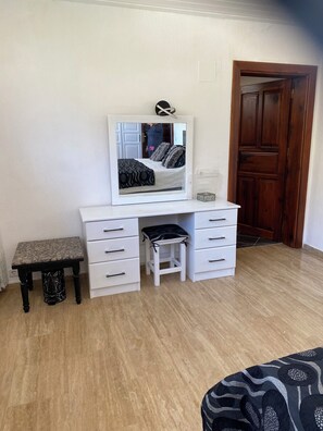 A room with a white desk, a mirror, a small stool, and a wooden door. - 6 bedroom villa 6 bthrm  pvt pool free Wi-Fi aircon sat tv3 lounges pool tablen (Dalyan)