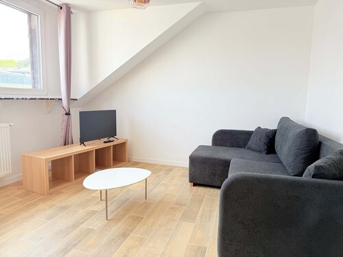 Contemporary Apartment Bright & Equipped