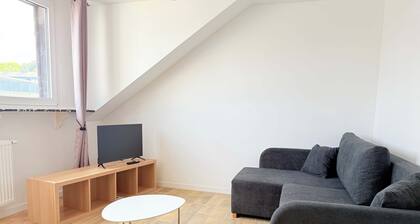 Contemporary Apartment Bright & Equipped