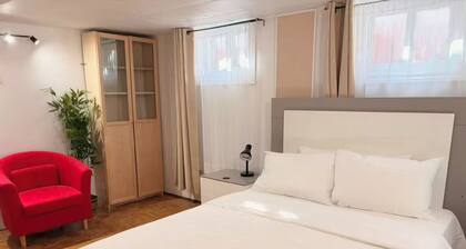 Scarborough Oasis • 2BR • Backyard • Free Parking