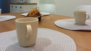 Dining - Tantin Suite: 61 m² Loft in Downtown Santander, High Ceilings. (Santander)