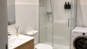 Bathroom - Tantin Suite: 61 m² Loft in Downtown Santander, High Ceilings. (Santander)