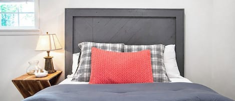 Iron/ironing board, WiFi (free), bed sheets