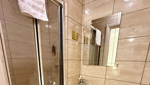 Bathroom - The Willow Residence | En-Suite | Canada Water (London)