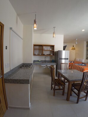 Studio Deluxe, balcon, vue piscine | Restauration