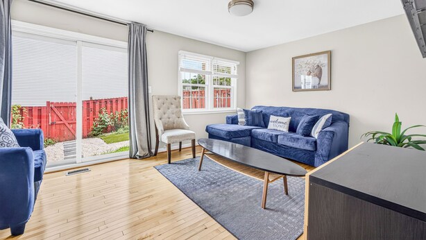 Living area - Near Quantico & DC spacious, comfortable in quite area Laundry included Sleeps 6 (Woodbridge)