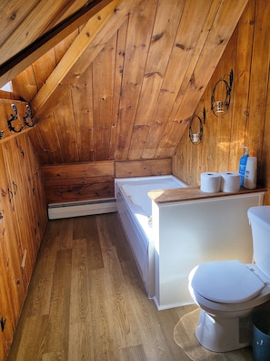 Bathroom - Northwest arm Unadilla retreat  -  Family Friendly (Halifax)